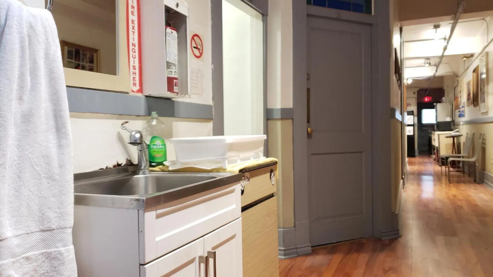 St Clair Hostel  Ванкувер