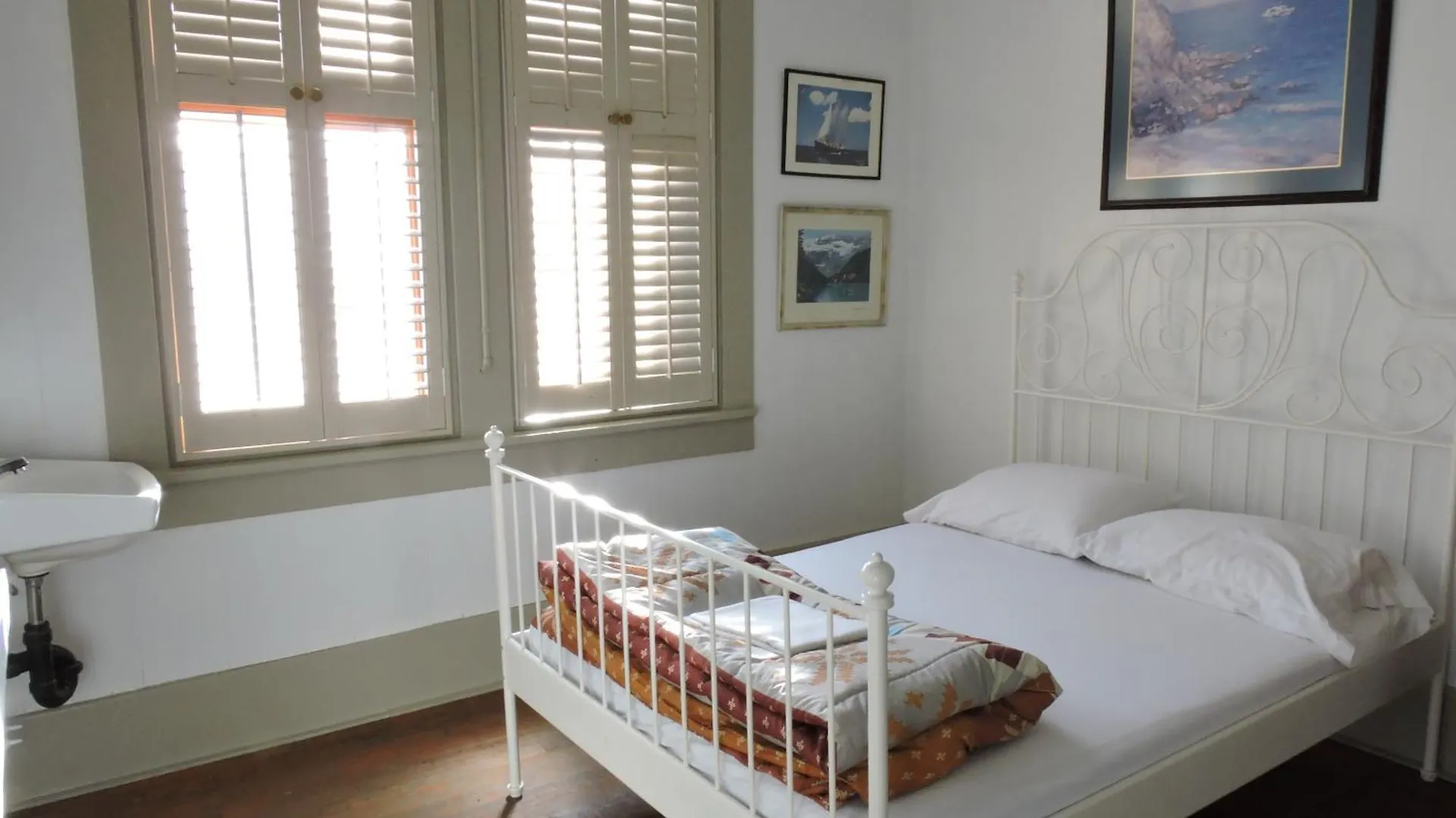St Clair Hostel Ванкувер